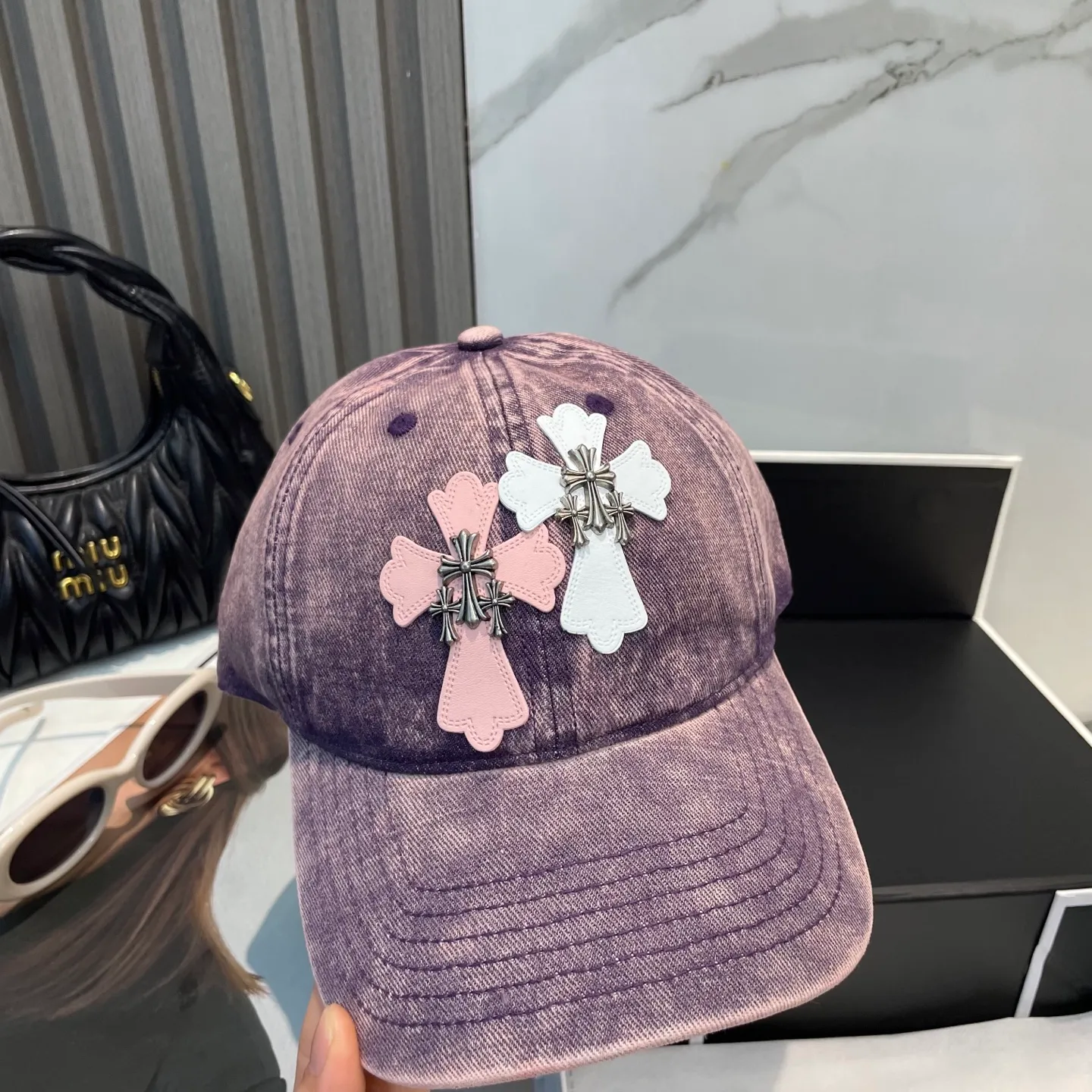 P86 Crow Heart 🆕🆕25 new baseball cap, personalized fashion classic cross logo, casual with a cool feeling, unisex style, same style for men and women! Very easy to match! Head circumference: 56-58cm is available
